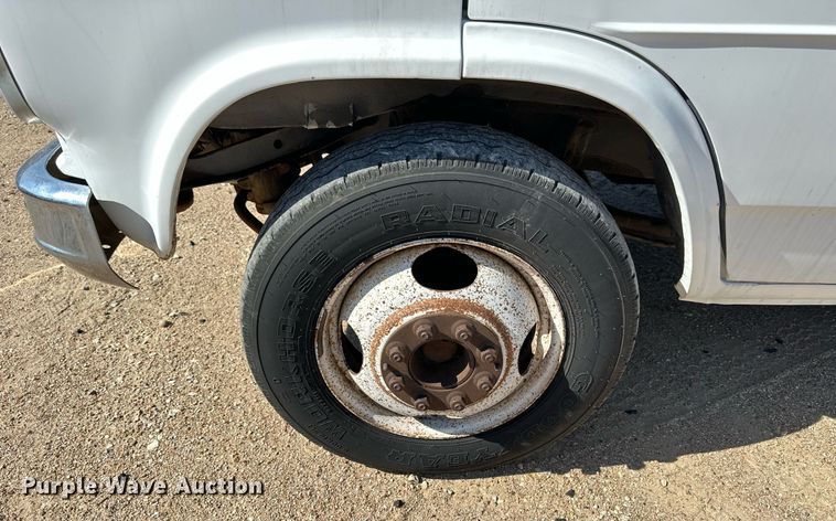 image for item MP9187 1986 GMC Vandura G3500  box truck