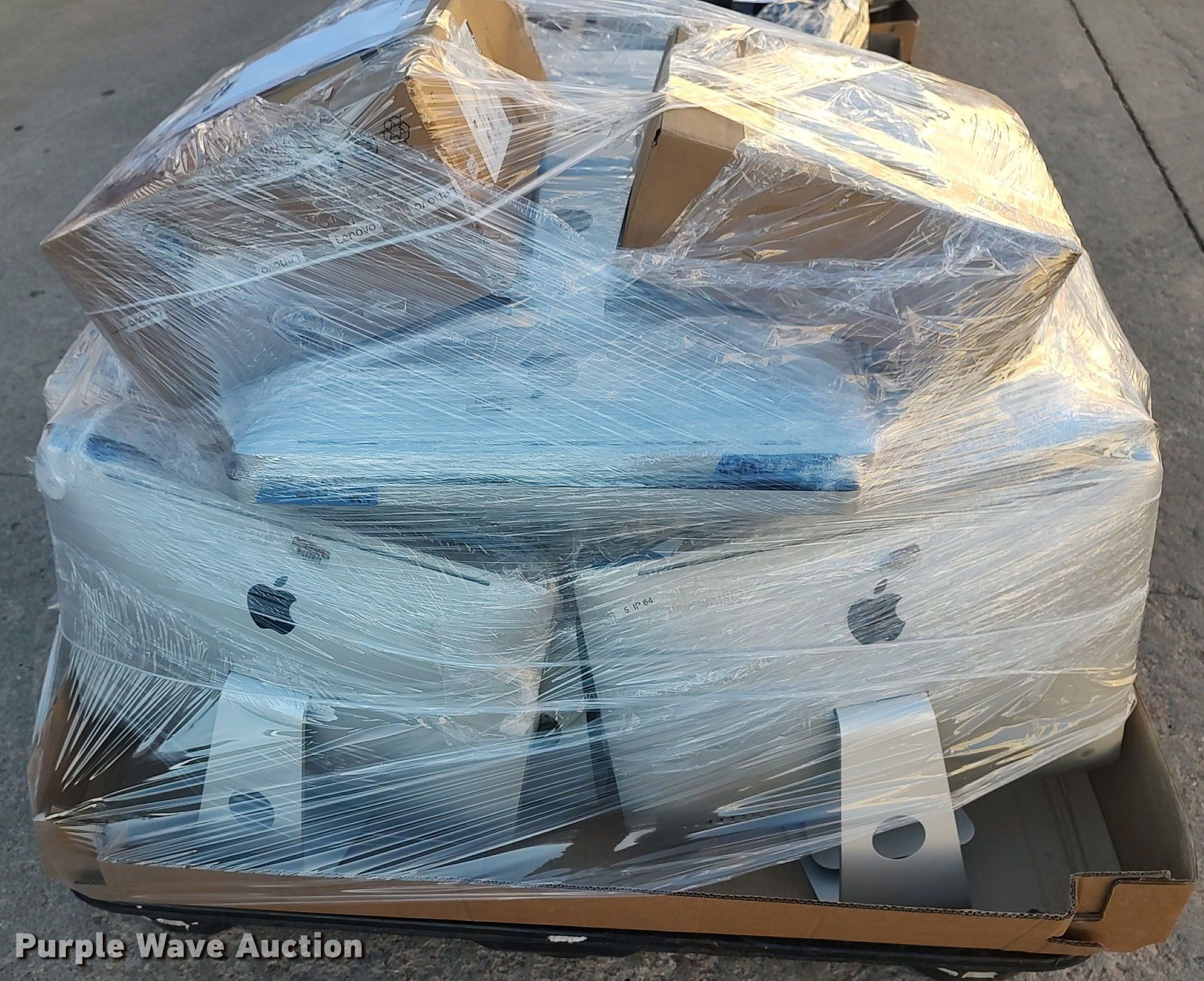 (24) Apple 1311 computers in Garden City, KS Item MM9994 sold