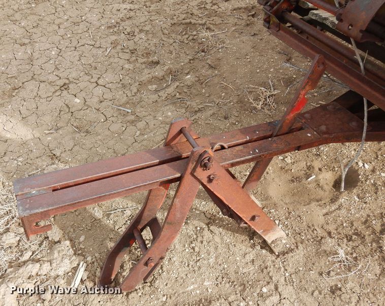 image for item DF4722 Oliver Superior  manure spreader