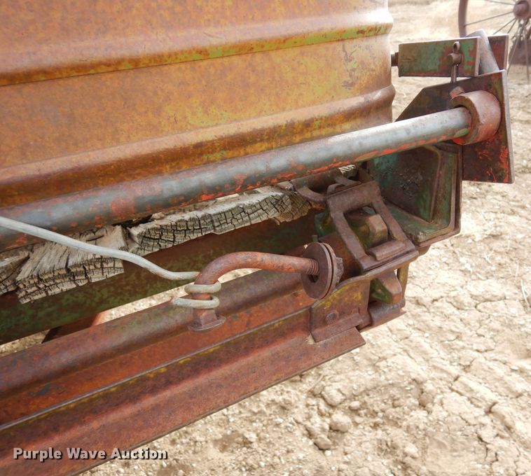 image for item DF4722 Oliver Superior  manure spreader