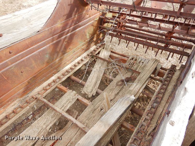 image for item DF4722 Oliver Superior  manure spreader