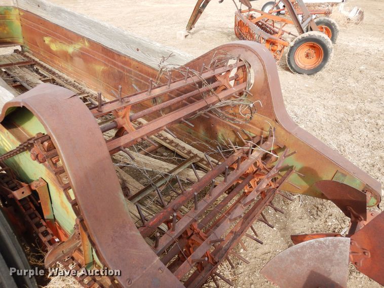 image for item DF4722 Oliver Superior  manure spreader