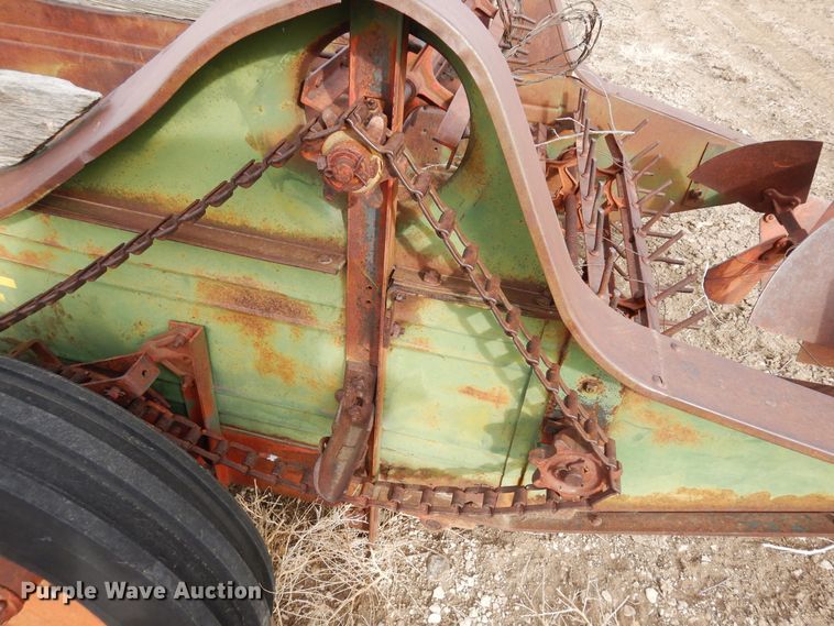 image for item DF4722 Oliver Superior  manure spreader