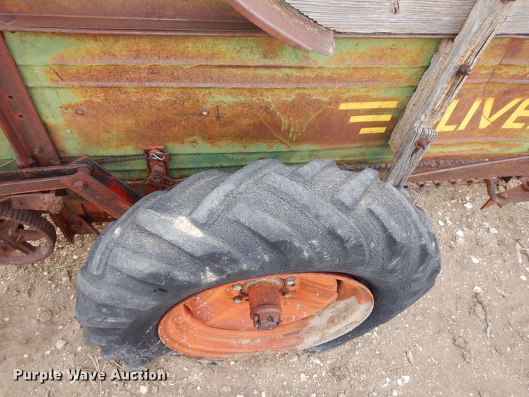 image for item DF4722 Oliver Superior  manure spreader