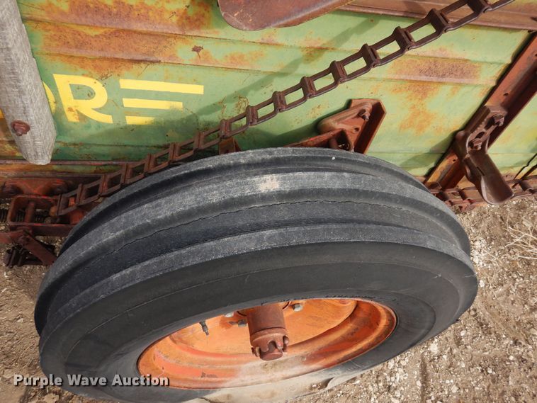 image for item DF4722 Oliver Superior  manure spreader