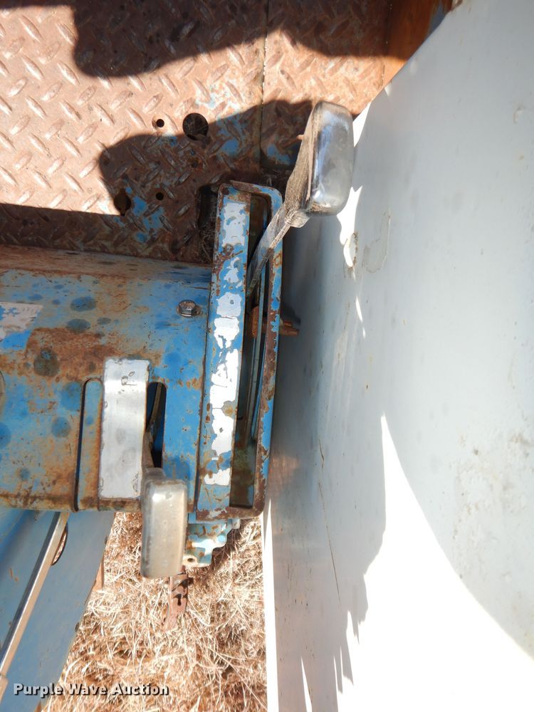 image for item DK7639 1969 Ford 5000  tractor