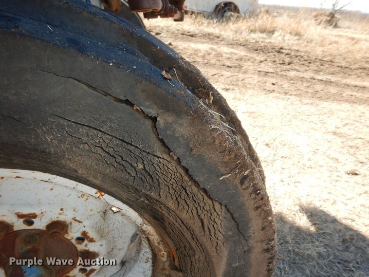 image for item DK7639 1969 Ford 5000  tractor