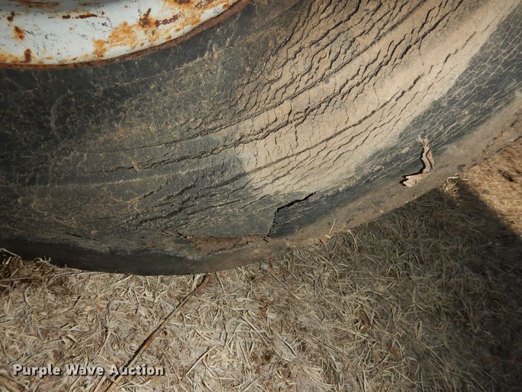 image for item DK7639 1969 Ford 5000  tractor