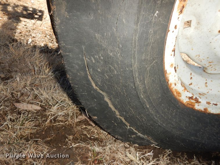 image for item DK7639 1969 Ford 5000  tractor