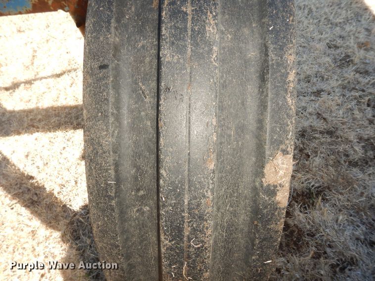 image for item DK7639 1969 Ford 5000  tractor