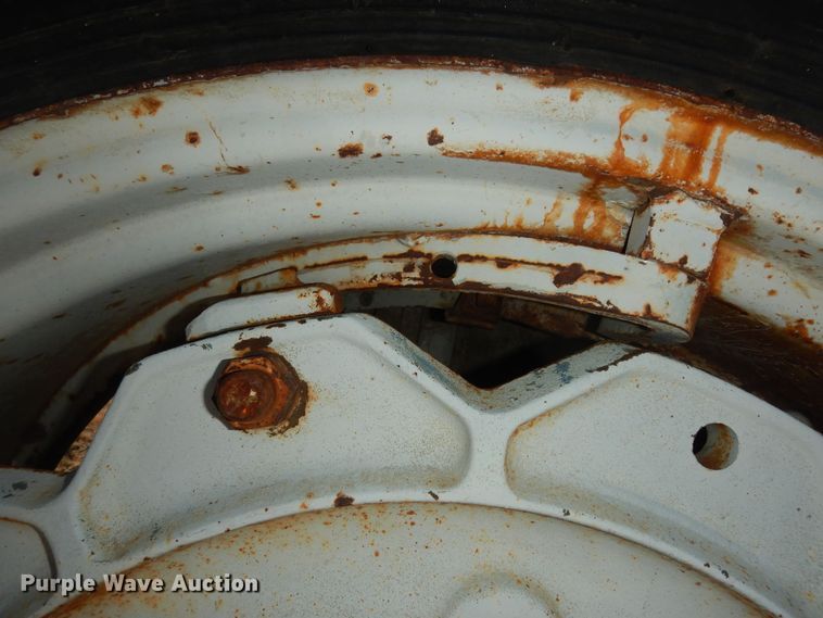 image for item DK7639 1969 Ford 5000  tractor