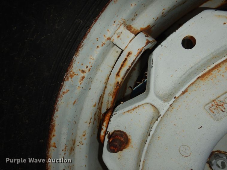 image for item DK7639 1969 Ford 5000  tractor