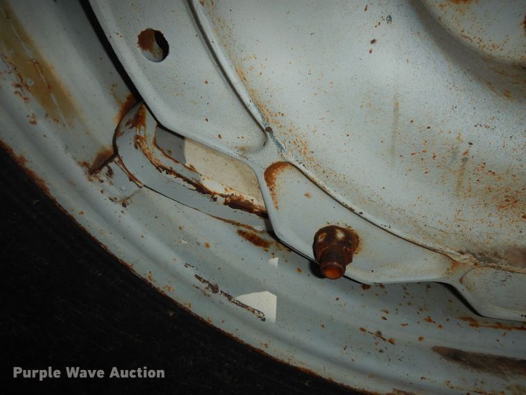 image for item DK7639 1969 Ford 5000  tractor