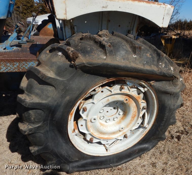 image for item DK7639 1969 Ford 5000  tractor