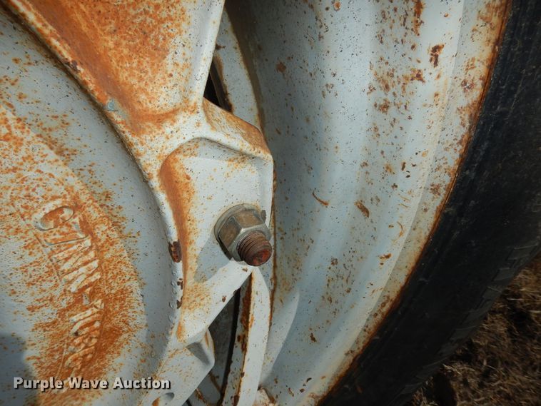 image for item DK7639 1969 Ford 5000  tractor