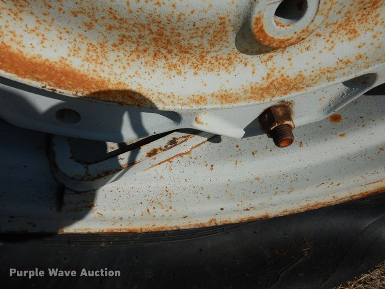 image for item DK7639 1969 Ford 5000  tractor