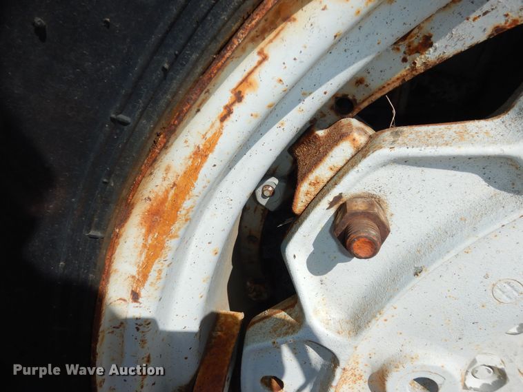 image for item DK7639 1969 Ford 5000  tractor