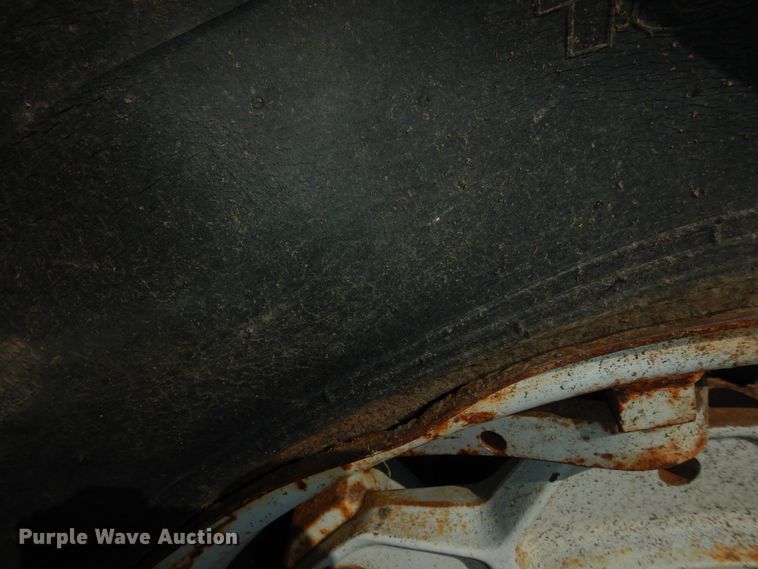 image for item DK7639 1969 Ford 5000  tractor