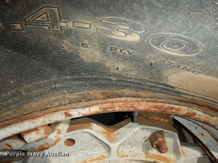 image for item DK7639 1969 Ford 5000  tractor