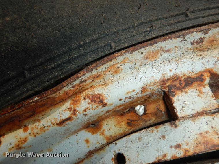 image for item DK7639 1969 Ford 5000  tractor