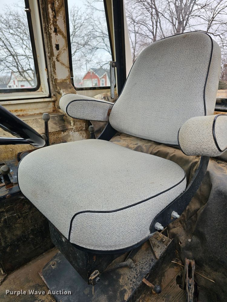 image for item DK7712 1975 Case 970  tractor