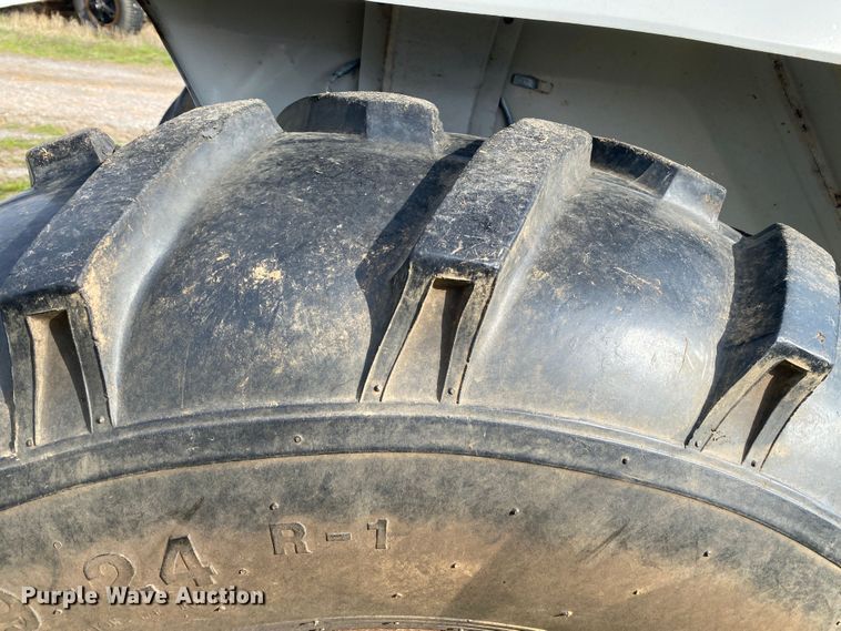 image for item DL7062 1994 Ford 1920  MFWD tractor