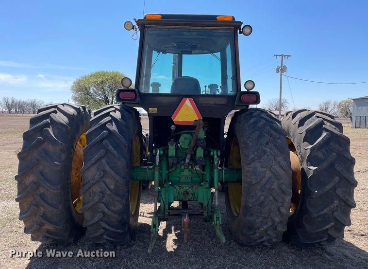 image for item DN4570 1988 John Deere 4850  MFWD tractor