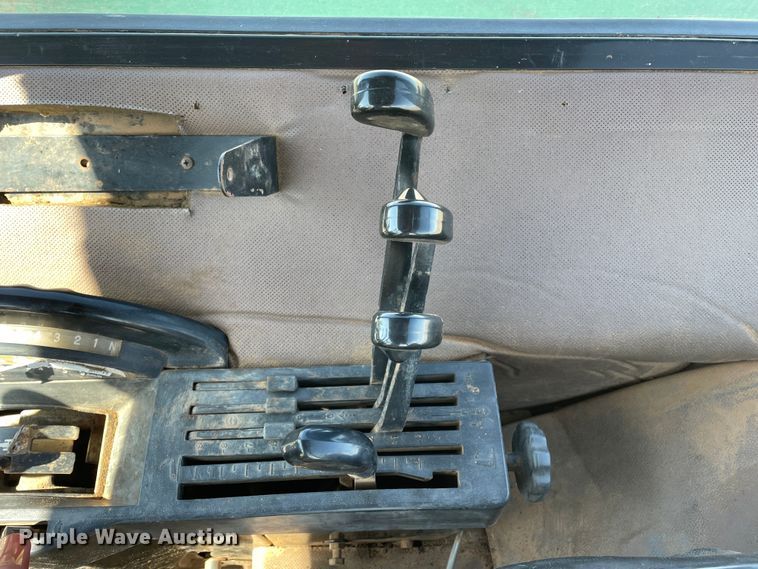 image for item DN4570 1988 John Deere 4850  MFWD tractor