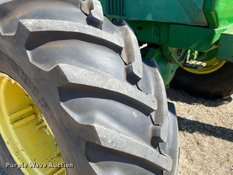 image for item DN4570 1988 John Deere 4850  MFWD tractor