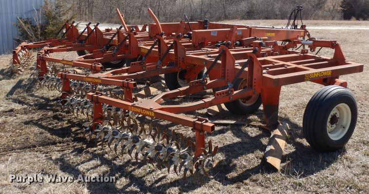 image for item DN6308 Sunflower 3650-25  sweep plow