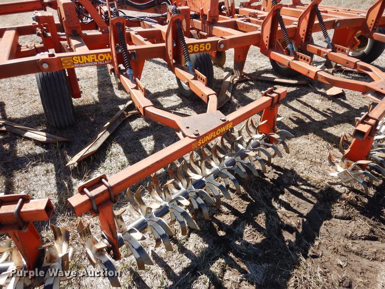 image for item DN6308 Sunflower 3650-25  sweep plow