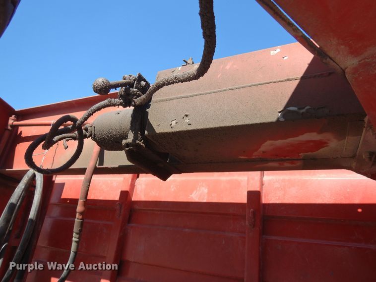 image for item DN6309 1972 Hillsboro  grain trailer