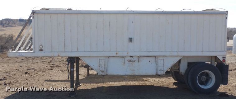 image for item DN6311 1982 Edson  grain trailer