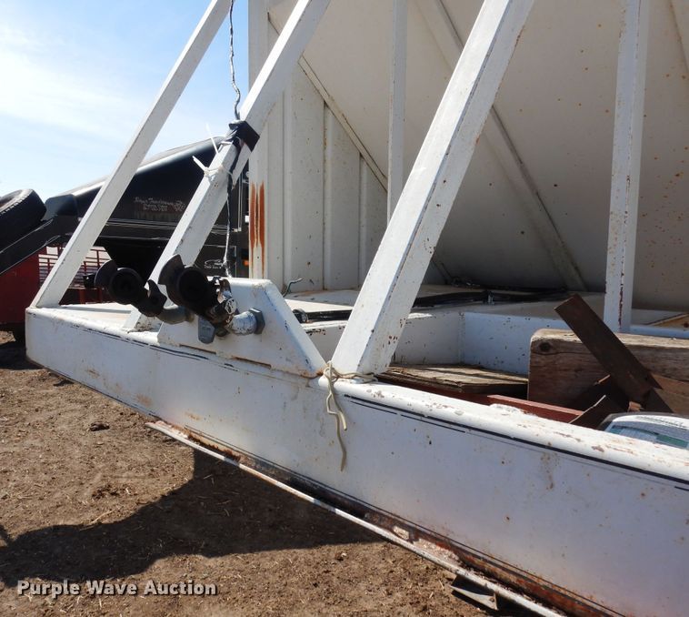 image for item DN6311 1982 Edson  grain trailer