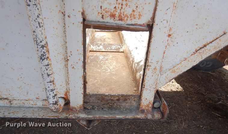 image for item DN6311 1982 Edson  grain trailer