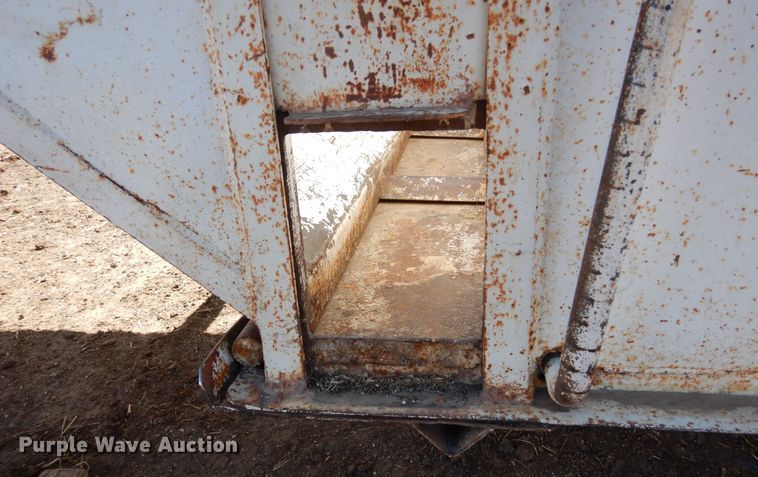 image for item DN6311 1982 Edson  grain trailer