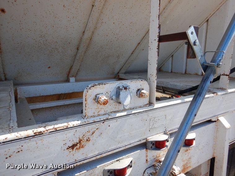 image for item DN6311 1982 Edson  grain trailer