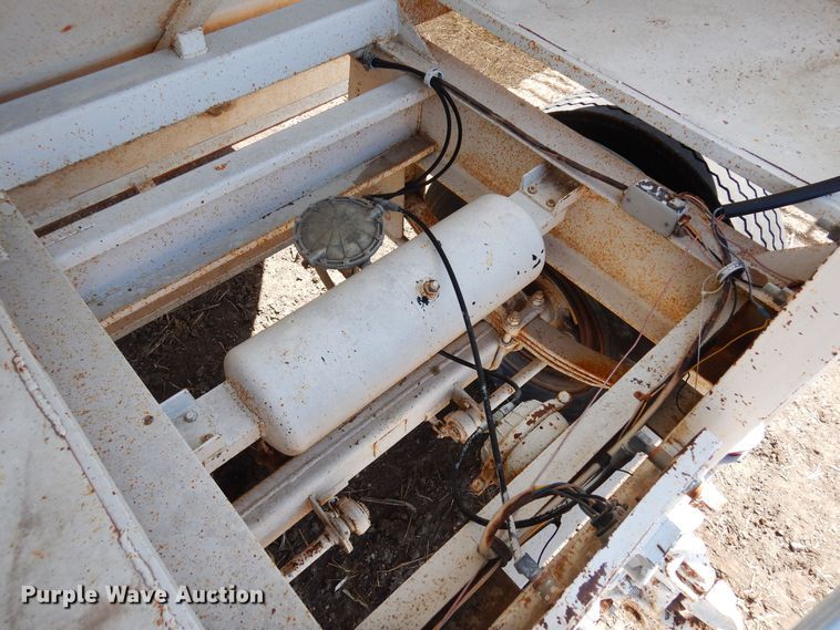 image for item DN6311 1982 Edson  grain trailer