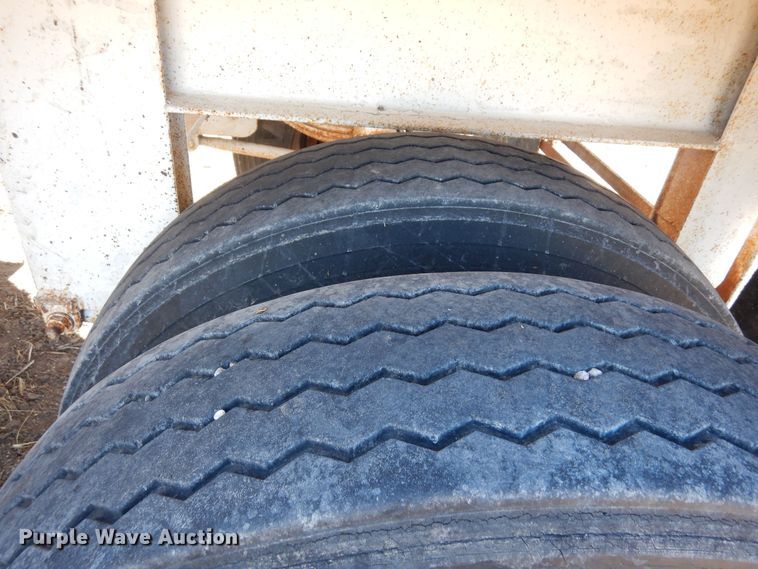 image for item DN6311 1982 Edson  grain trailer