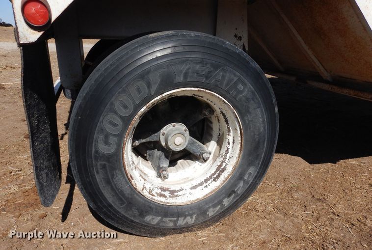 image for item DN6311 1982 Edson  grain trailer