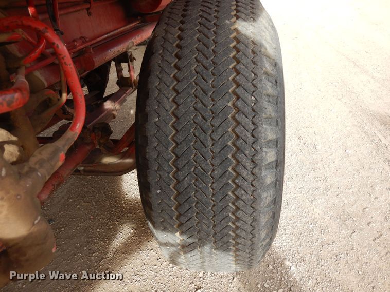 image for item DN6320 New Holland 1049  bale stacker