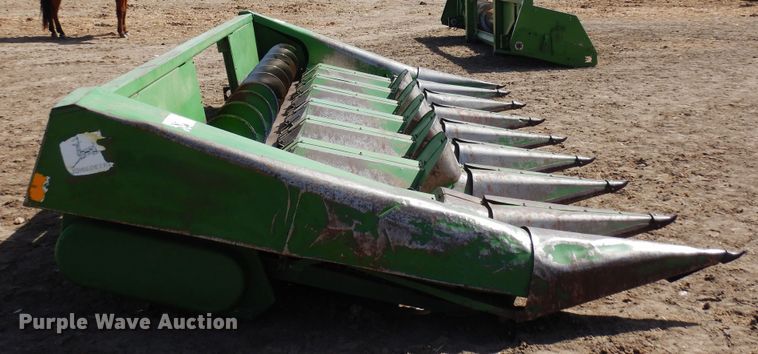 image for item DN6323 John Deere 843  corn head