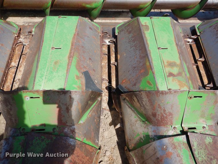 image for item DN6323 John Deere 843  corn head