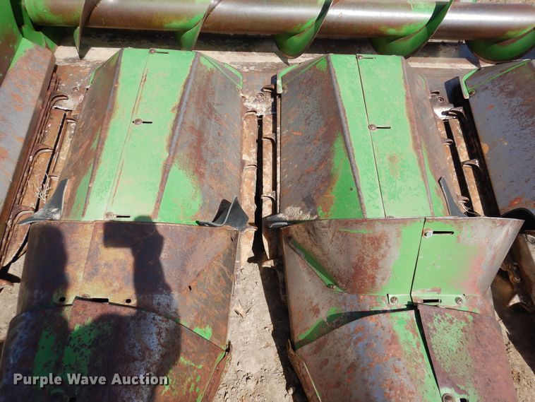 image for item DN6323 John Deere 843  corn head