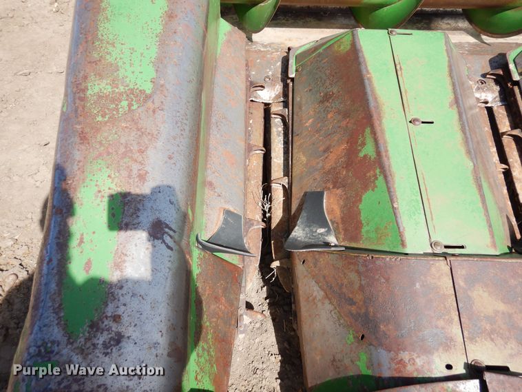 image for item DN6323 John Deere 843  corn head