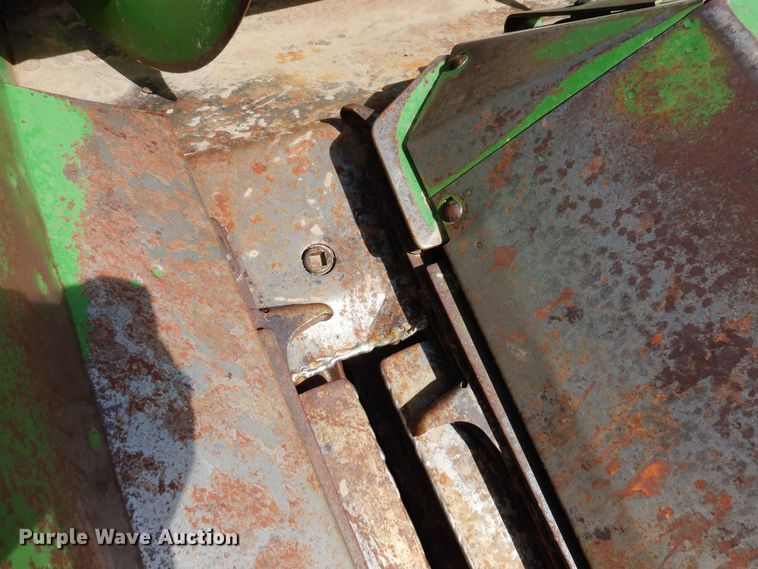 image for item DN6323 John Deere 843  corn head