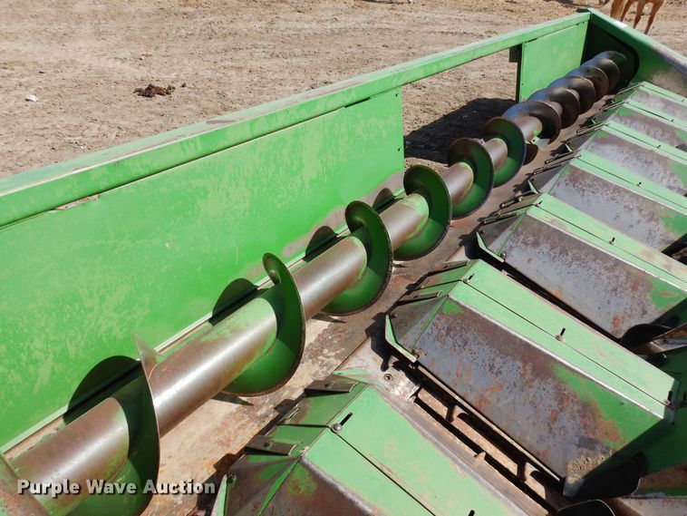 image for item DN6323 John Deere 843  corn head