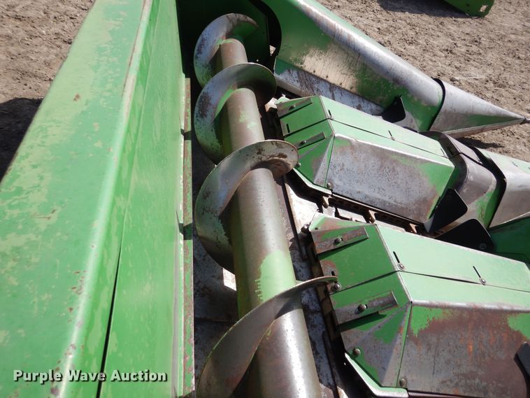 image for item DN6323 John Deere 843  corn head
