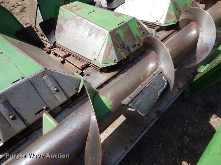 image for item DN6323 John Deere 843  corn head