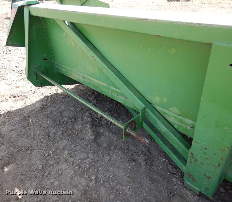 image for item DN6323 John Deere 843  corn head